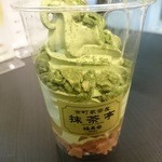 抹茶亭 福寿園 - フレークはワッフルを砕いたもの　トッピングはグラノーラ