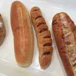 スワンカフェ＆ベーカリー・ハーベストガーデン - 購入した４つのパンです。