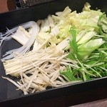 kanibugyou - お店の方が持ってきた鍋用の具