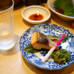 割烹くずし 徳多和良 - 本鱒塩焼 ¥300