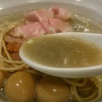 丿貫 - 牛脂煮干そば・750円　ウズラの味玉・50円