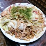 吉田 - 焼きそばも具だくさん♡