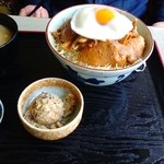 おにつか - スーパーポーク丼（多分）756円（2016.4）