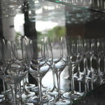 La Brianza - 沢山のグラスがディスプレイされて綺麗です