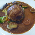 ビストロ　グラン　ソレーユ - 主菜：豚ミンチ肉のパイの包み焼き、マスタードソース