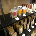 グリーンバー - クッキーなども売られています。