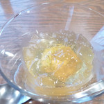 じん市 - 人参のムースといちぼ牛のコンソメジュレ