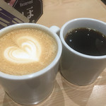 猿田彦珈琲 - カフェラテ（左）とコーヒー（右）