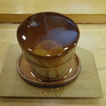 京・寿司おおきに - 春日大社の神木で人間国宝がつくった杯で飲む樽酒