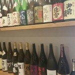 Yorozu Izakaya Yakuu - 多種のお酒取り揃えてます。