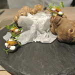 meli melo - 抹茶とイカスミのチップスにのせて