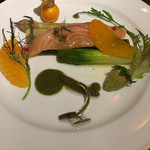 マッシュルーム - 2色のアスパラガスとプリリガーサーモンのマリネ 愛媛県産ポンカンと、コシアブラのピュレ添え
