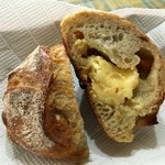 パンやきどころ RIKI - 中心部をホワイトチョコがゴロッと！