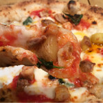 Pizzeria CUORERUDINO - 鳥もも肉と新じゃがいもローズマリーのピッツァ