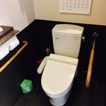 高尾 煉瓦屋 - トイレは広々としたバリアフリーです。