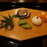 新宿 京懐石 柿傳 - 八寸：とこぶし こあゆ そらまめ  ゆりね、えび