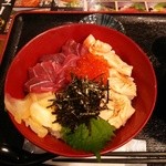 川崎銀柳街のひもの屋 - 鮪とサーモンのあわせ丼￥850