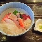 和伊んや - おまかせ海鮮丼は彩り好し