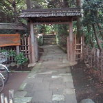 ここが敷地への入口