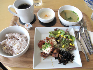 カフェオットー - 同僚が頼んだ、チキン南蛮定食950円。