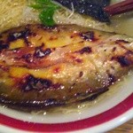 鮎ラーメン 二子玉川本店 - 鮎を開くと