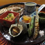 Shusai Itou - 前菜：新玉葱と空豆のすり流し、コゴミとおかか 梅酢和え、南蛮漬けとラタトゥイユ、サザエの炊き、赤空豆、稚鮎の丸干し、もずく酢2