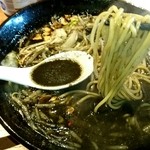 春一家 三代目 麺宿 - 黒八味噌らーめん 麺