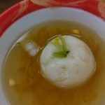 Seiryuu - 百合根饅頭
                        菊の花びらがあんに入っている。これは品よく美味しい一品。