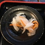 旧ヤム邸 - ピクルス：大根と人参の甘酢漬け