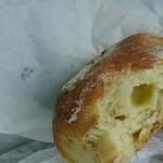 ホームメイド メルシー - クミンとチーズのチャバタ断面