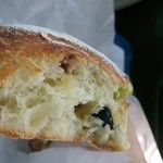 ホームメイド メルシー - 3種豆のチャバタ断面