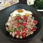 カフェ コイ コイ - ガパオご飯