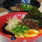 武虎 - 辛豚骨ラーメンと背脂豚骨ラーメン