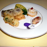 ギャラリーKAN - 野菜の揚げ物、サワークリーム、イチジクの生ハム巻