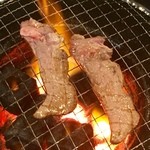屋台焼肉 山一商店 - 焼くのに時間がかかります