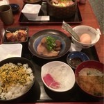 河岸番外地 - ランチ800円 ぶり大根が昼から食べれて満足！