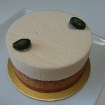 爽やかなレモンムースにピスタチオが合う！タルトシトロンピスターシュ540円