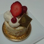 フロマージュのムースに赤い果実がキュート、キュリユー520円