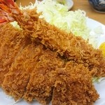 とんかつ山家 - 上ロースとエビフライ