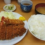 とんかつ山家 - 上ロース定食とエビフライ