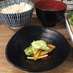 Gyouza Semmonten Gyozamarushe - 餃子定食Ａ：ご飯・お味噌汁・漬物