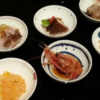 中國菜 心香 - 前菜６種盛り一人前分・鯛のカルパッチョ、蒸アワビ、焼き豚、クラゲ、海老の老酒かけ、鶏の砂肝