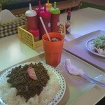 てィーだ - 料理写真:普通盛たこらいす（左）、小盛たこらいす（右・野菜のせ）