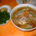 PHO VIETNAM - 鶏肉麺料理のミェン・ガー。皆さんが他のベトナム料理店で食べているフォー・ガーと同じだと思います。600円。フォー・ボーよりスープがあっさり系でオススメですね。