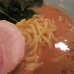 いずみ家 - らーめん中＆ほうれん草　ズームアップ