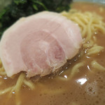 いずみ家 - らーめん中＆ほうれん草　ズームアップ