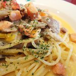 一粒の麦 - サーモンと小柱ときのこのクリームパスタ