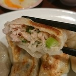 福福餃子房 - 餃子断面