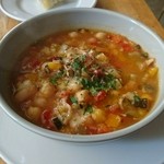 カフェ プール ヴー - お豆たくさんのミネストローネ。チキンも入ってます