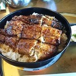 うな神 - うなぎ丼 (上)
      ごはんの中にもう一切れ